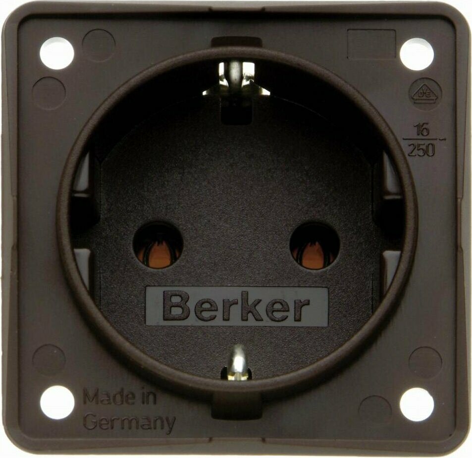 Berker schuko 230V pistorasia Ruskea